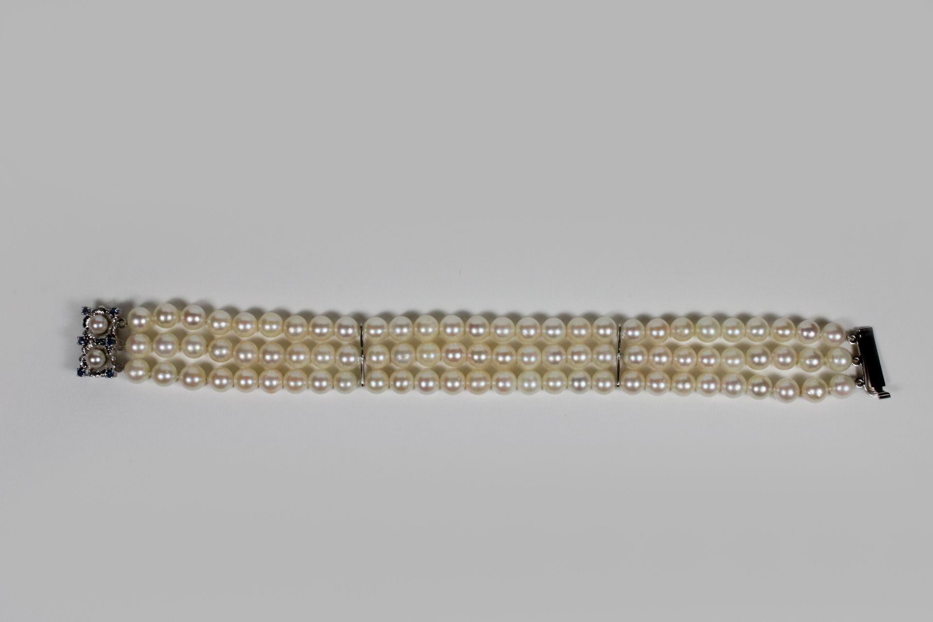 Armband und Brosche mit Perlen, 585er Weißgold, Armband: 6 Saphiren je ca. 0,02 ct, Gesamtlänge mit - Bild 5 aus 5