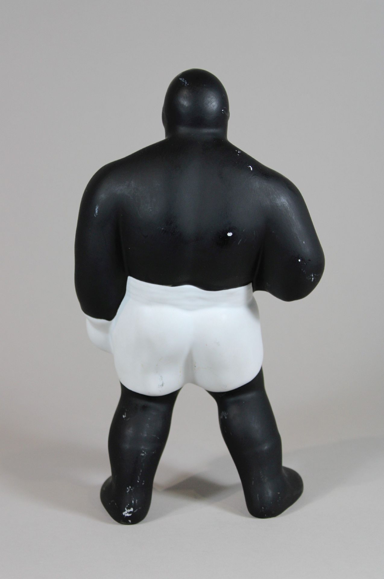 Boxer, Keramikfigur, unten signiert (e), H.: 25 cm, B.: 15 cm. Guter, altersbedingter Zustand, Farb - Image 2 of 4