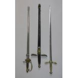Drei Schwerter, diverse Herkunft, zwei mit Scheiden, Klingenlänge: 70, 73, 83 cm, Gesamtlänge: 92,5