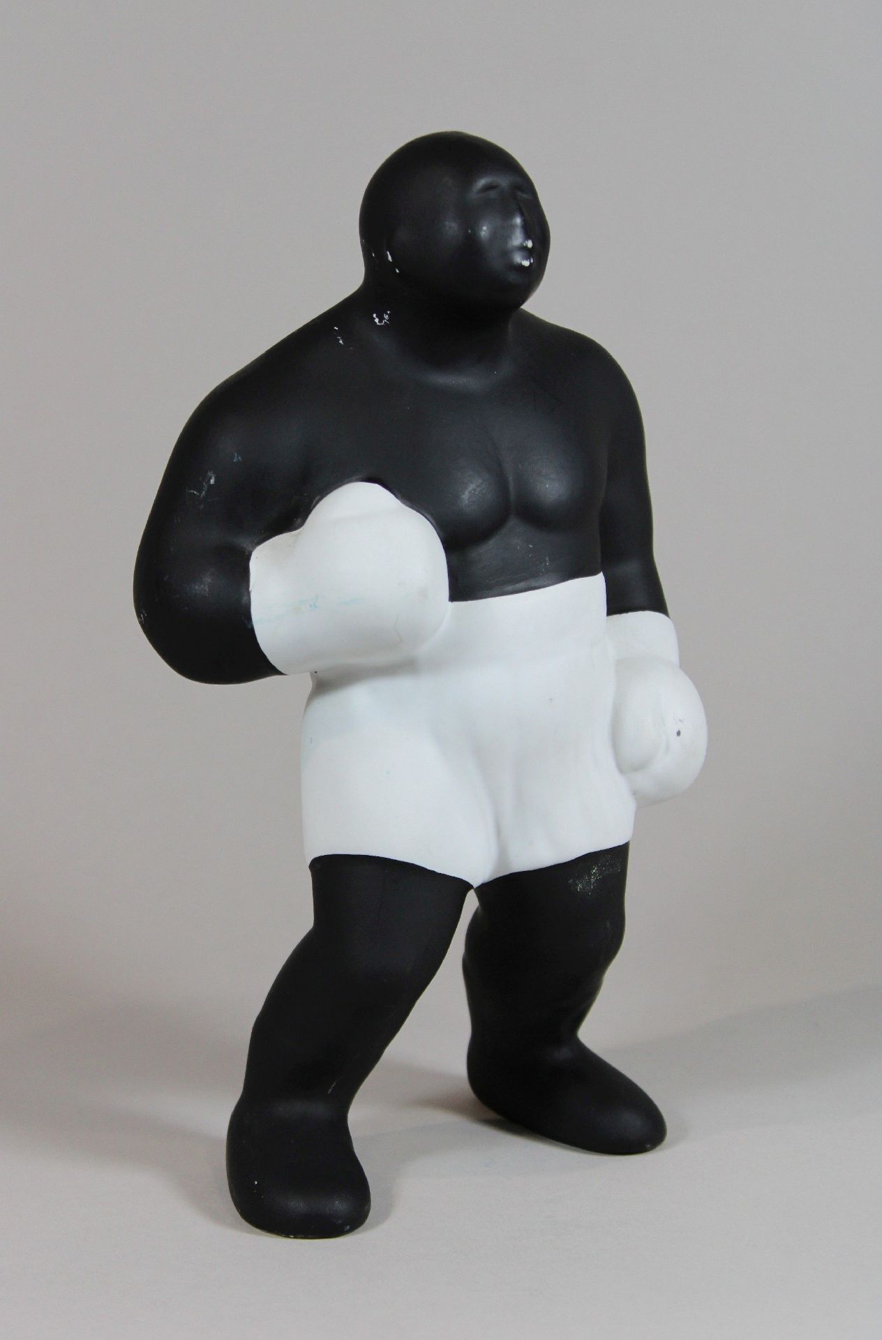 Boxer, Keramikfigur, unten signiert (e), H.: 25 cm, B.: 15 cm. Guter, altersbedingter Zustand, Farb - Image 3 of 4
