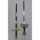 Paar Schwerter, diverse Herkunft, Klingenlänge: 79 und 84 cm, Gesamtlänge: 98 und 103 cm. Guter alt