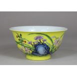 Teacup, China, Porzellan, Yongzheng Nian Zhi Marke, Blumendekor, Dm.: 10,2 cm, H.: 6 cm. Guter, alt