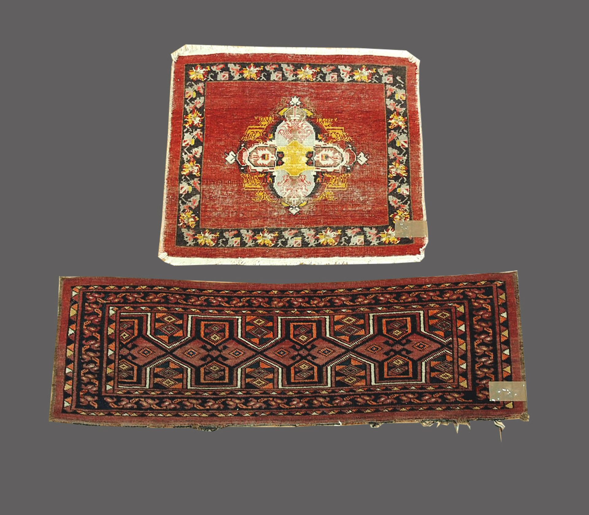 Khotan, um 1900, 63 x 73 cm; Turkmene, um 1920, 37 x 22 cm, beide Zustand C/D