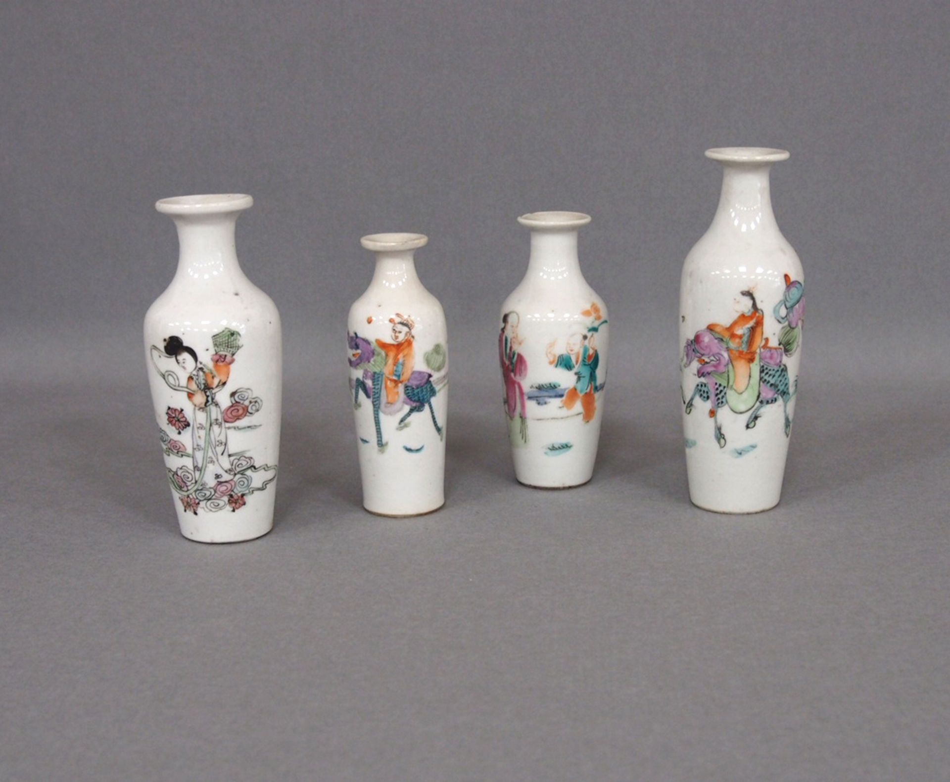 Vier kleine Vasen
