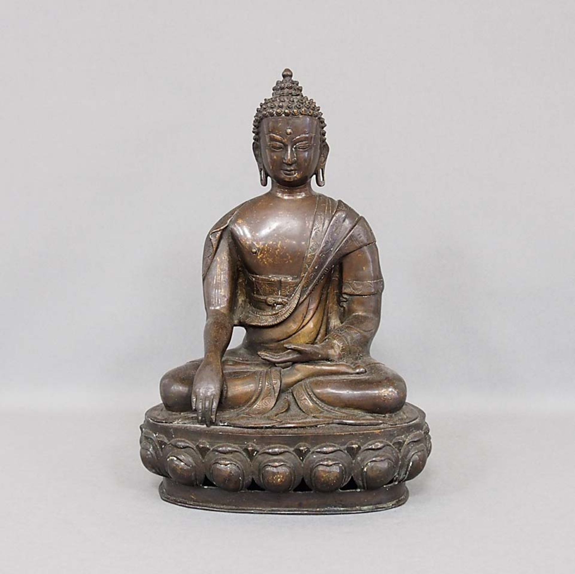 Buddha auf Lotusthron