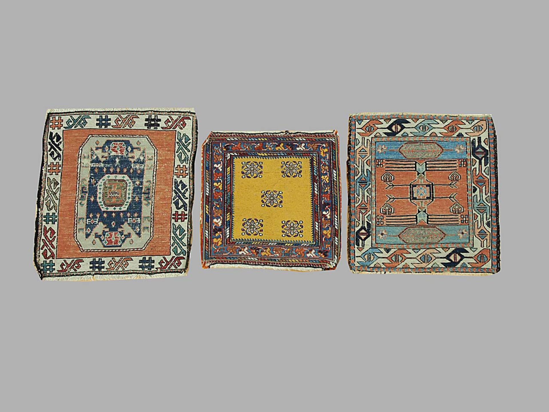 Drei Schasavan, um 1920, 46 x 43 cm (2x), 39 x 38 cm, Zustand B-D