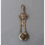 Chatelaine mit Maskaron-Dekor