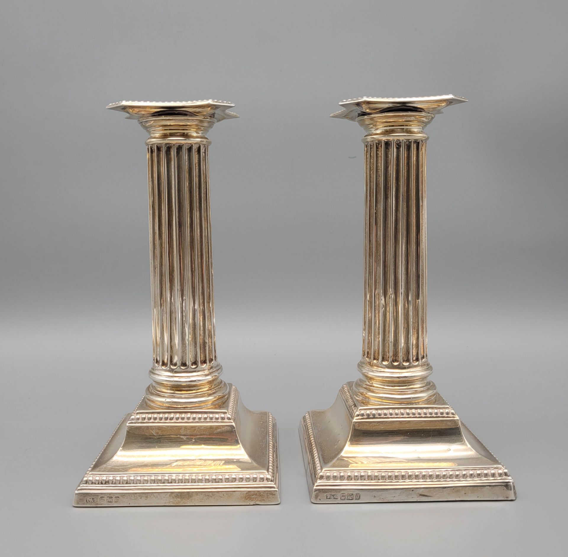 Paar Tischleuchter in Säulenform