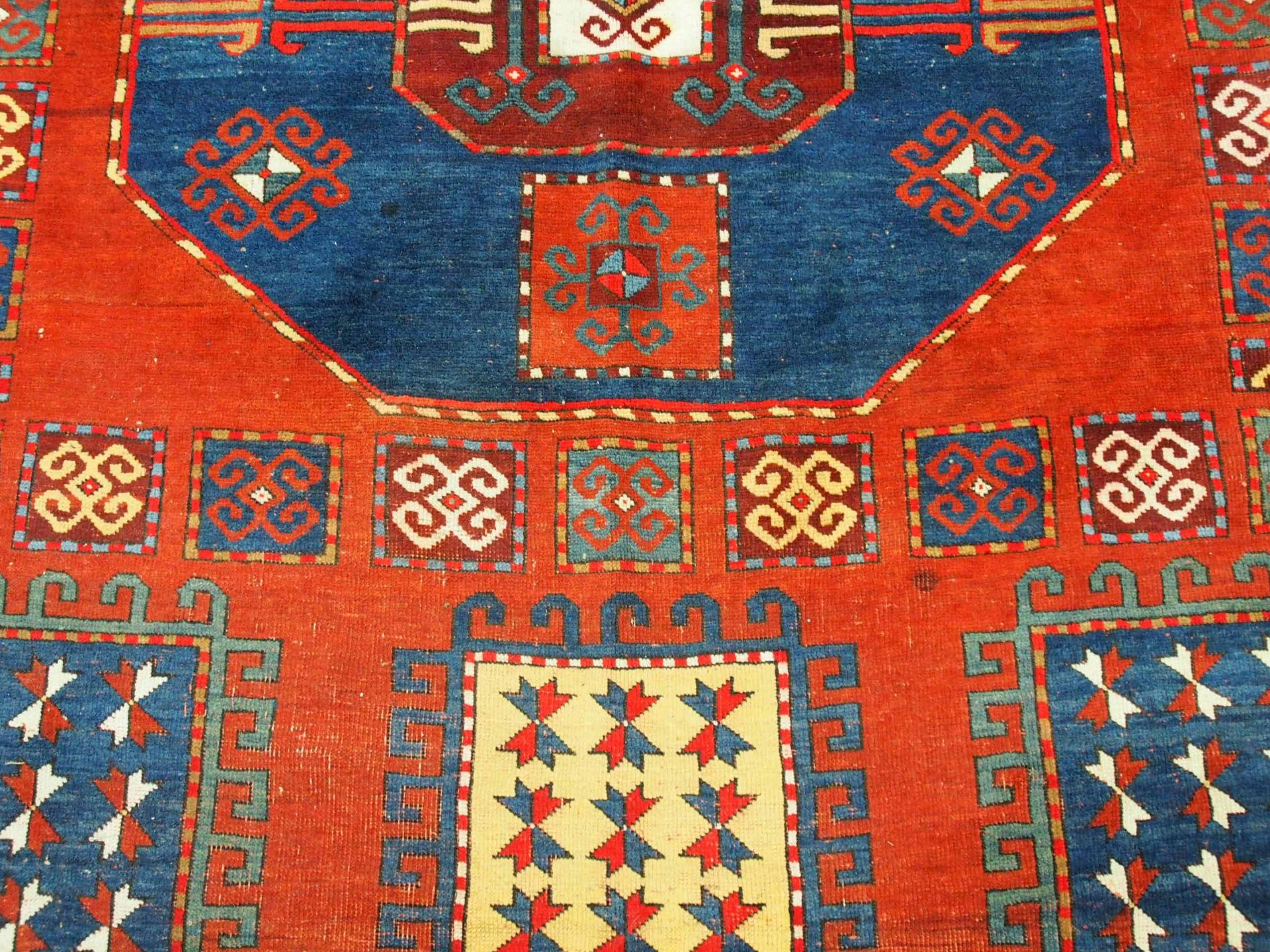 Karachov-Kasak, um 1920, 250 x 210 cm, Zustand C - Image 3 of 5