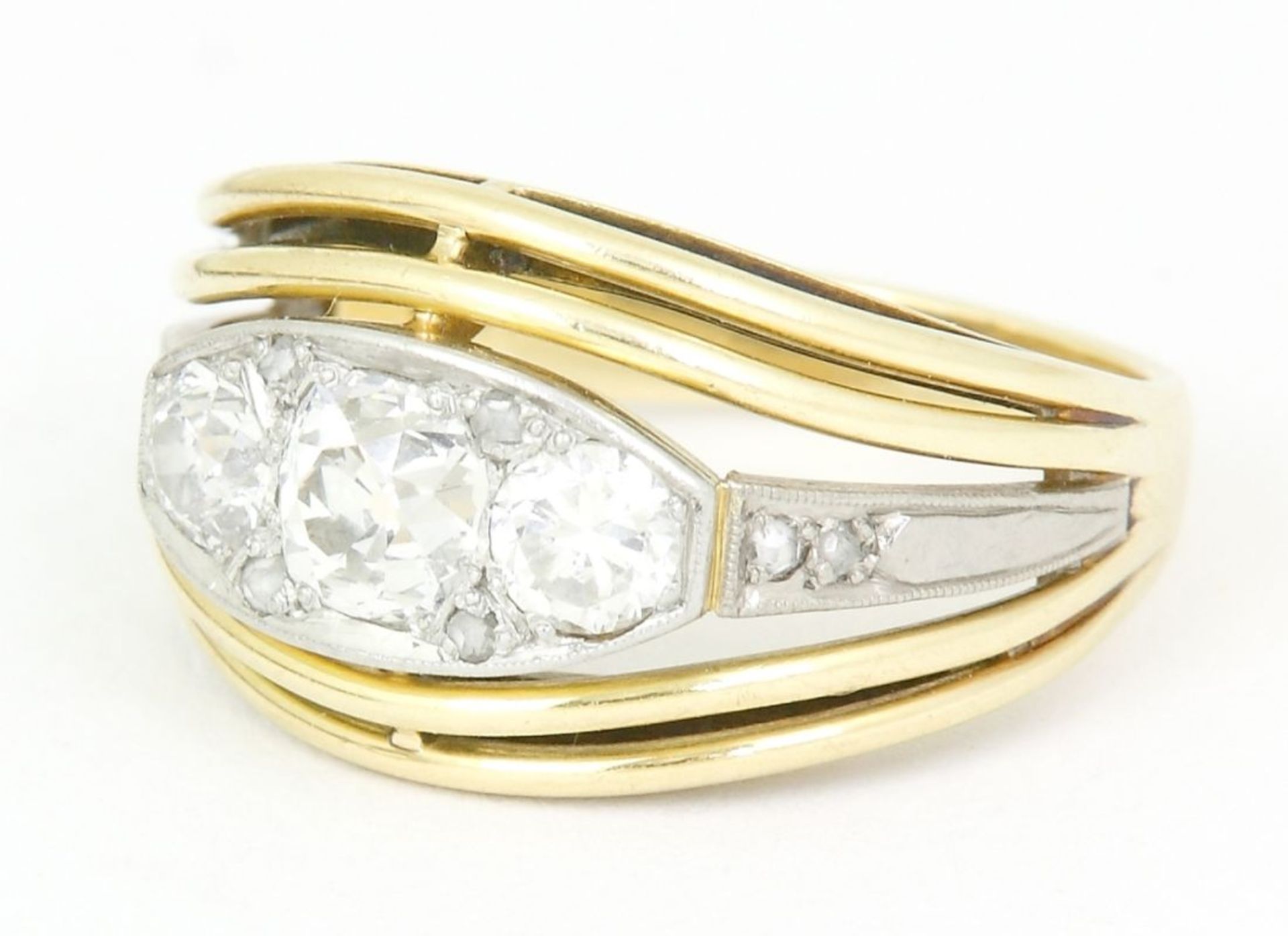 Ring, 585er GG. besetzt mit Diamant -