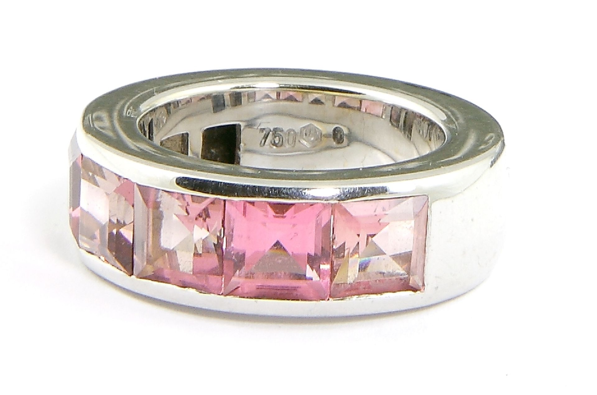Ring, 750er WG. mit fünf rosa