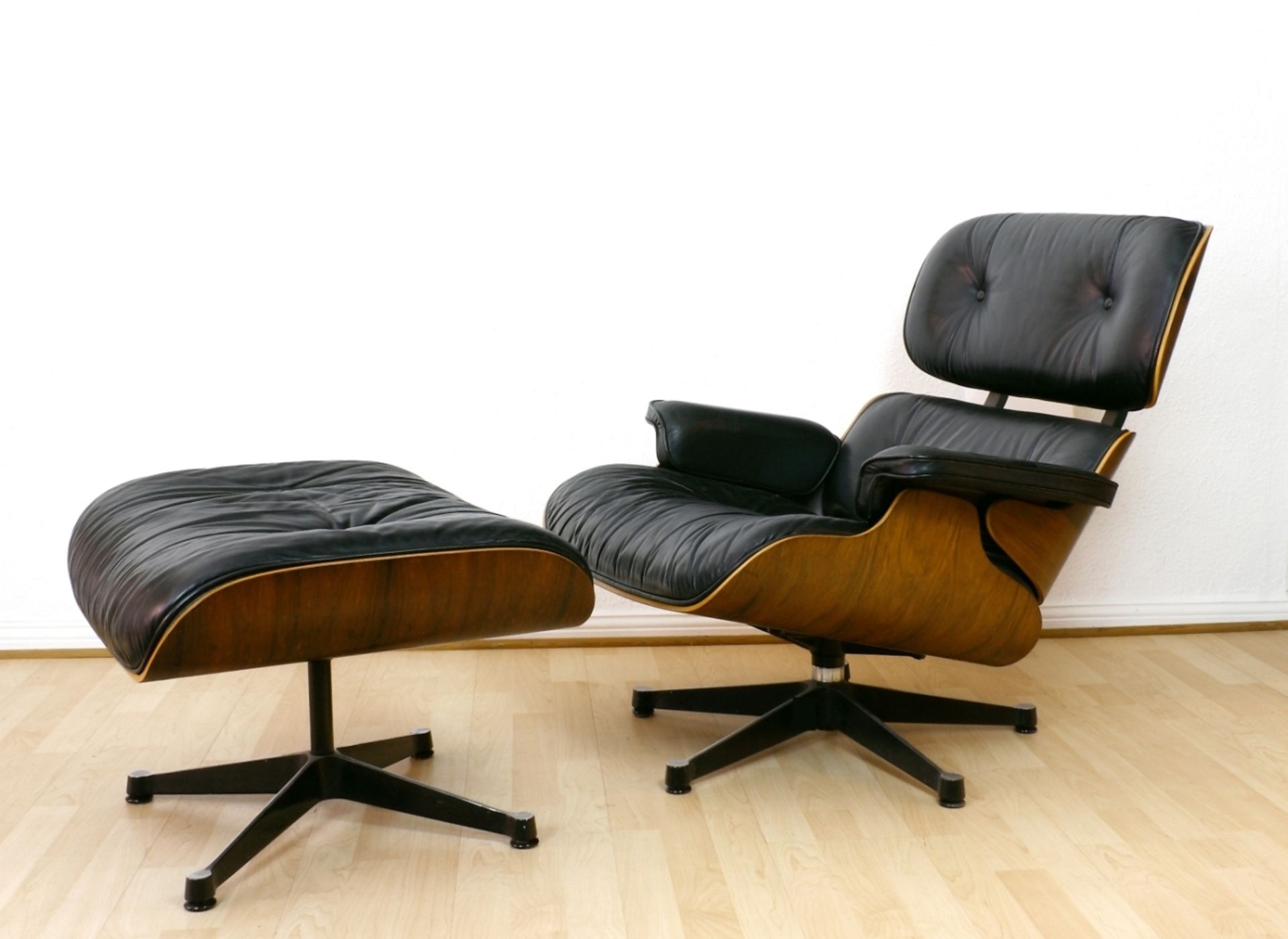 Eames Lounge Chair und Ottoman, 2.