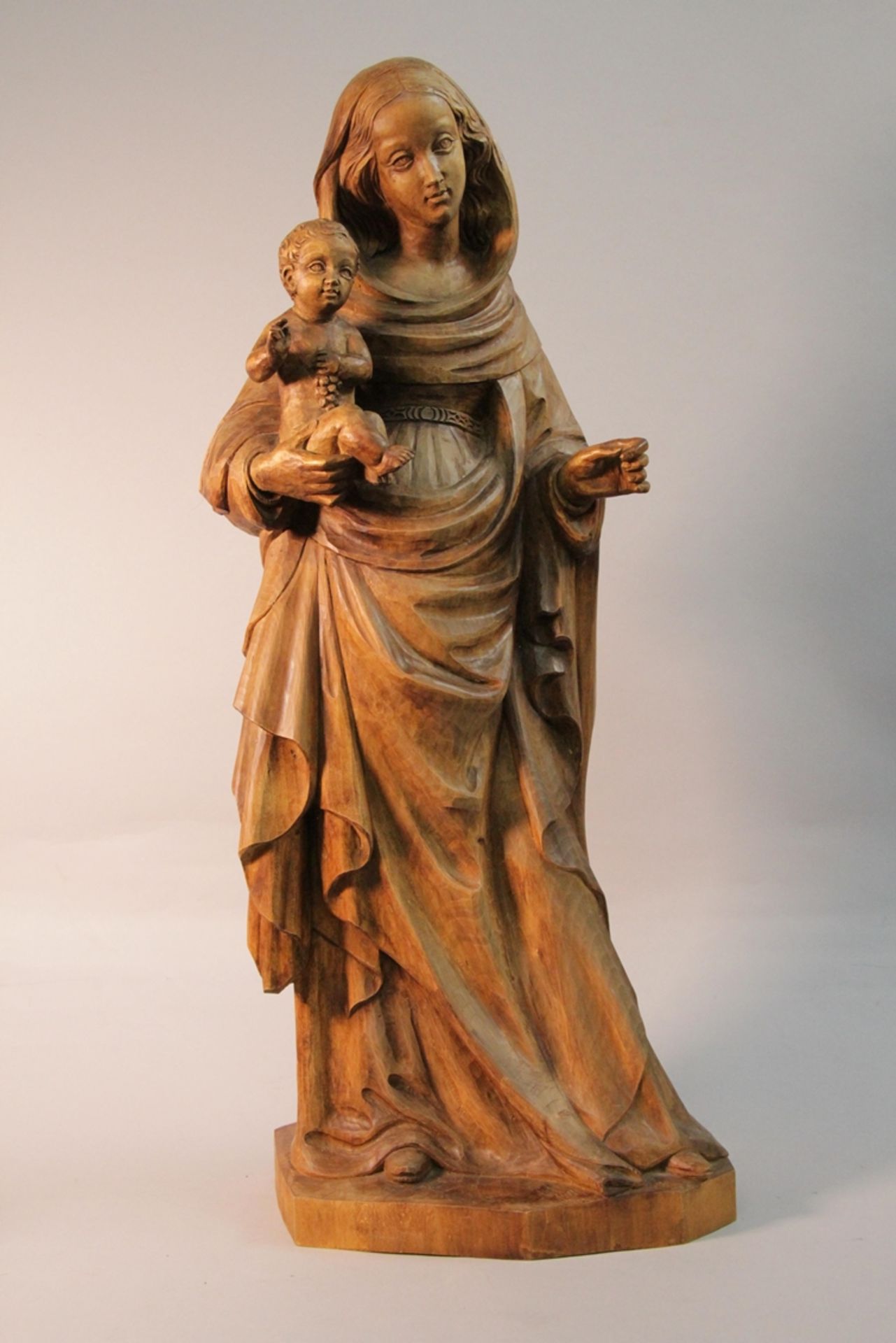 Holzskulptur Maria mit Kind /Traubenmadonna
