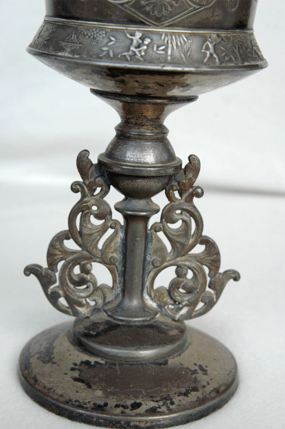 Pokal, 1888, The fark challenge cup presented by Mrs. Howard, Meride Company, versilbert, h= 34 cm - Bild 7 aus 7