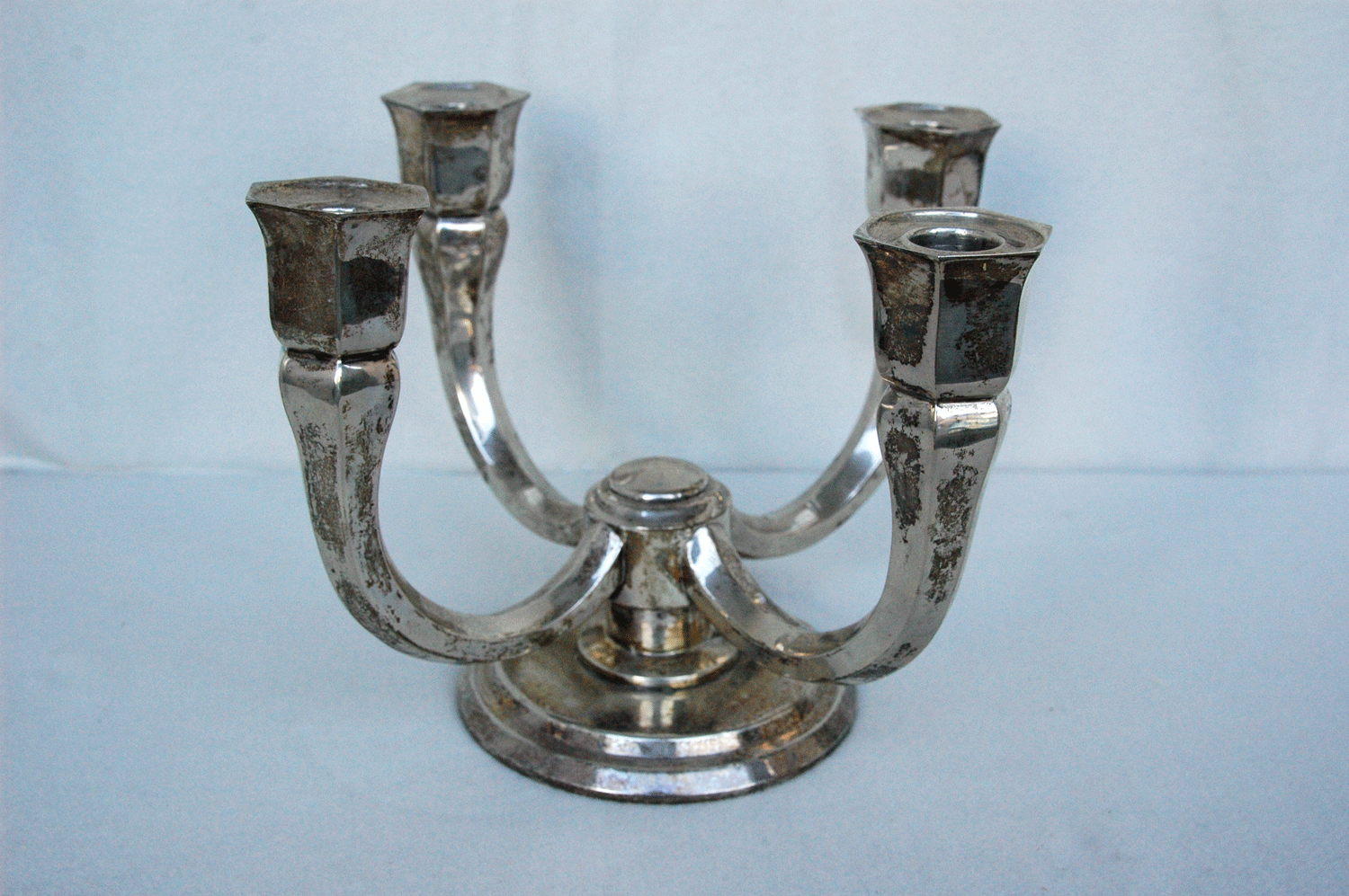 Vierarmiger Kerzenleuchter, 835/- Silber, h= 18 cm, b= ca. 26 cm, 580g
