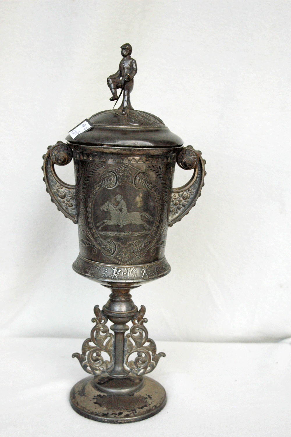 Pokal, 1888, The fark challenge cup presented by Mrs. Howard, Meride Company, versilbert, h= 34 cm