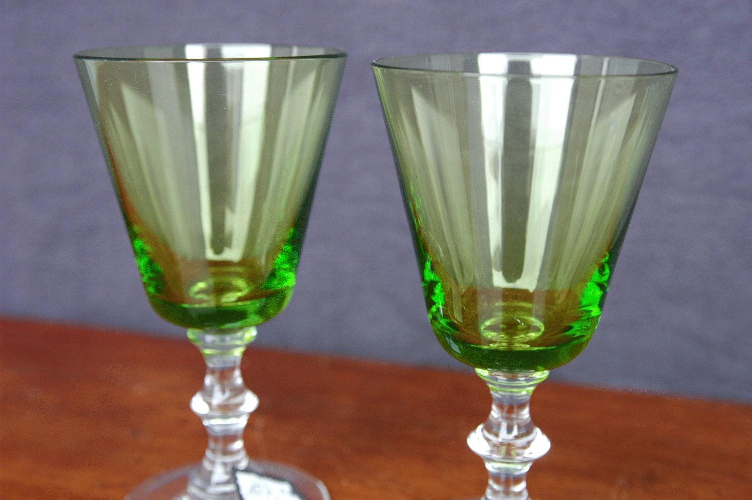 2 Weingläser, grüner Kelch - Bild 2 aus 3