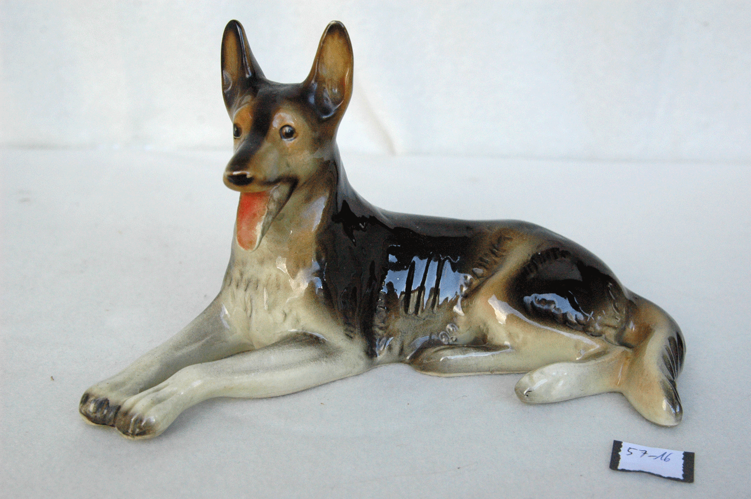 Figur, liegender Schäferhund, l= 20 cm