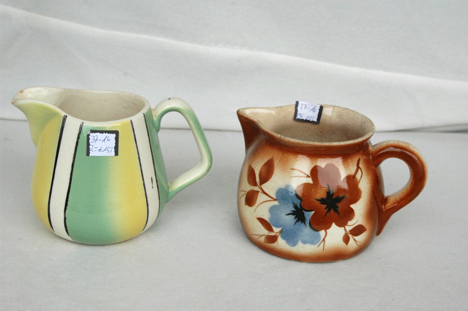 2 verschiedene Keramikkannen