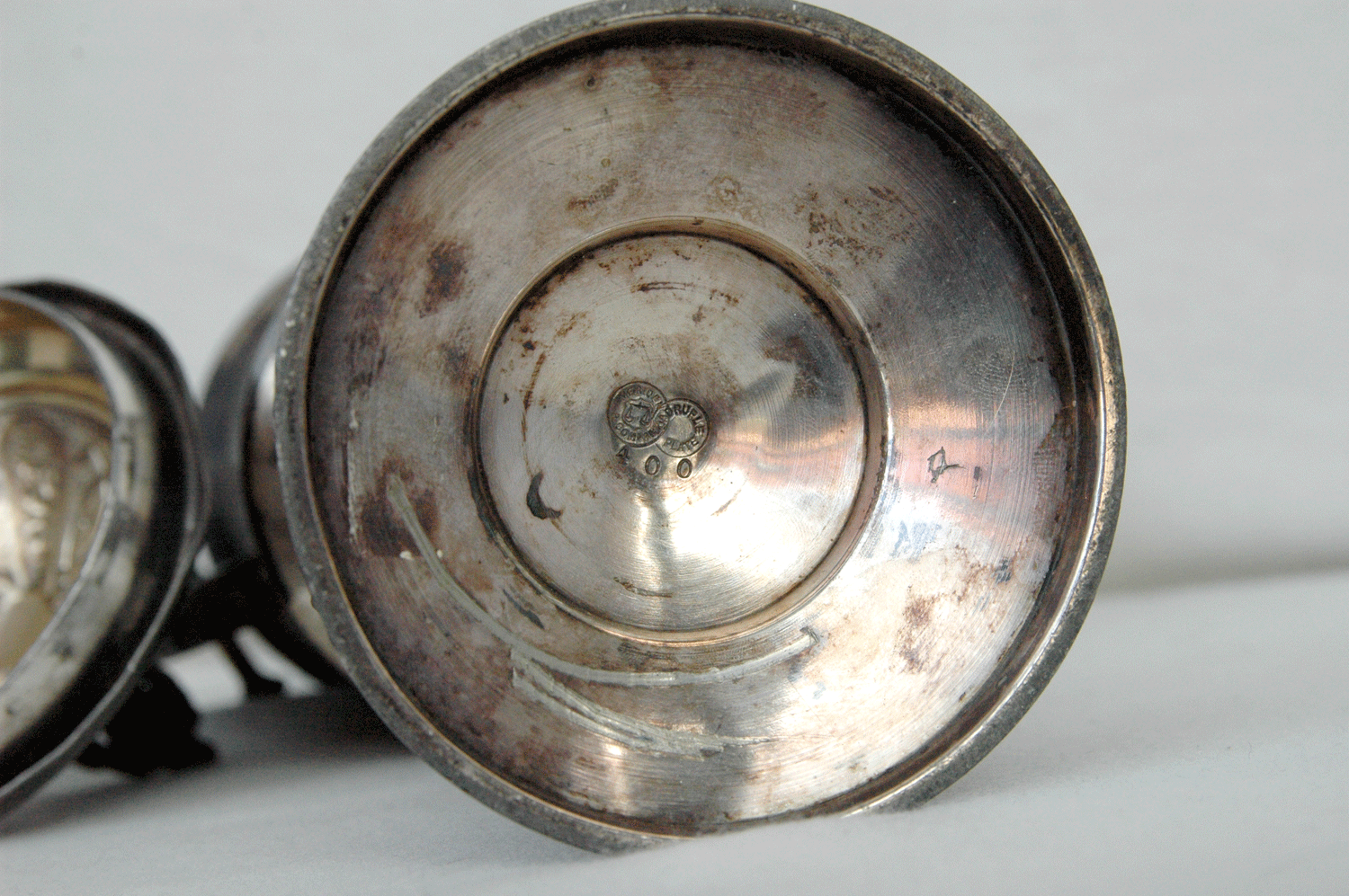 Pokal, 1888, The fark challenge cup presented by Mrs. Howard, Meride Company, versilbert, h= 34 cm - Bild 6 aus 7
