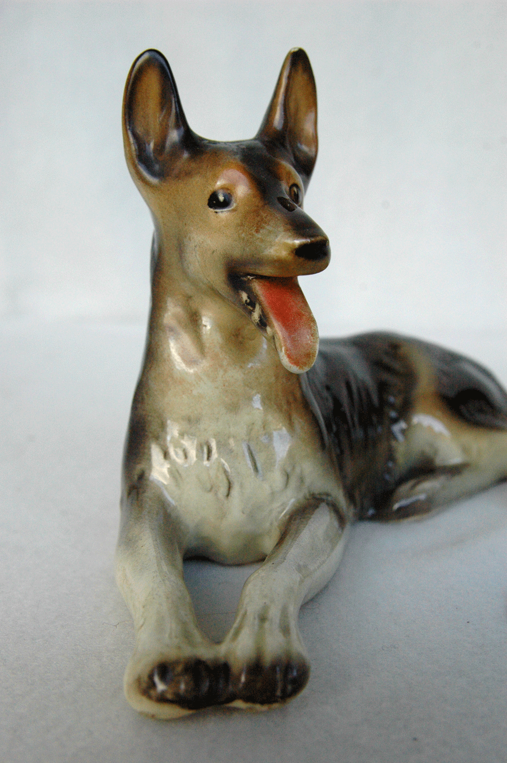 Figur, liegender Schäferhund, l= 20 cm - Bild 3 aus 4