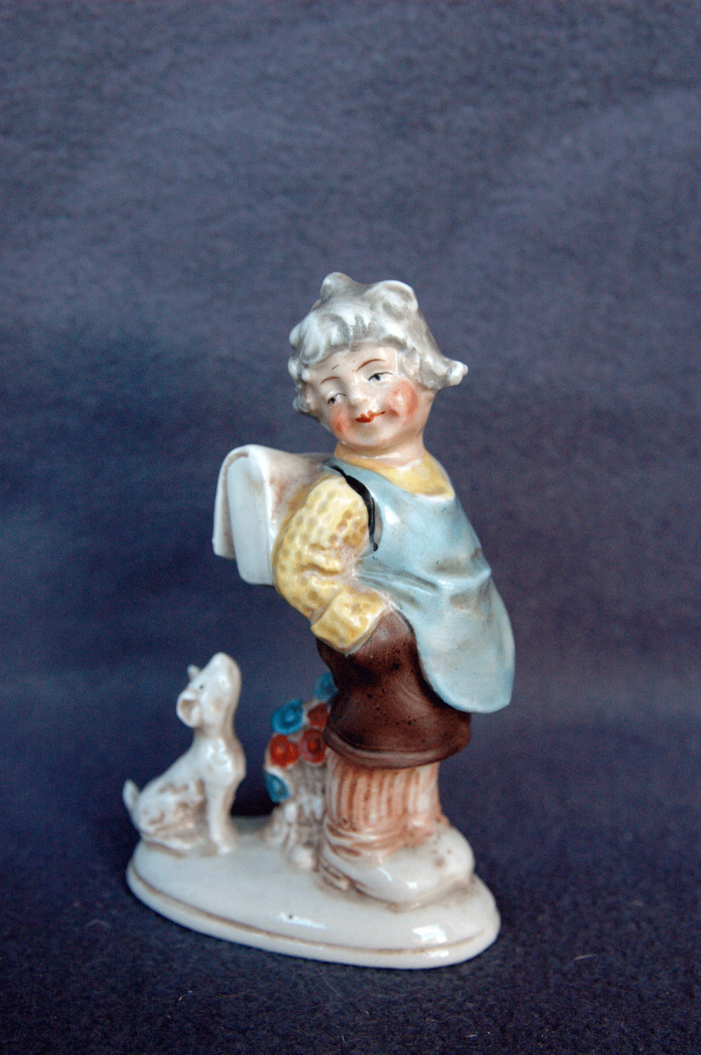 Porzellanfigur, Kind mit Ranzen, h= 11 cm, ca. 1920, 21296