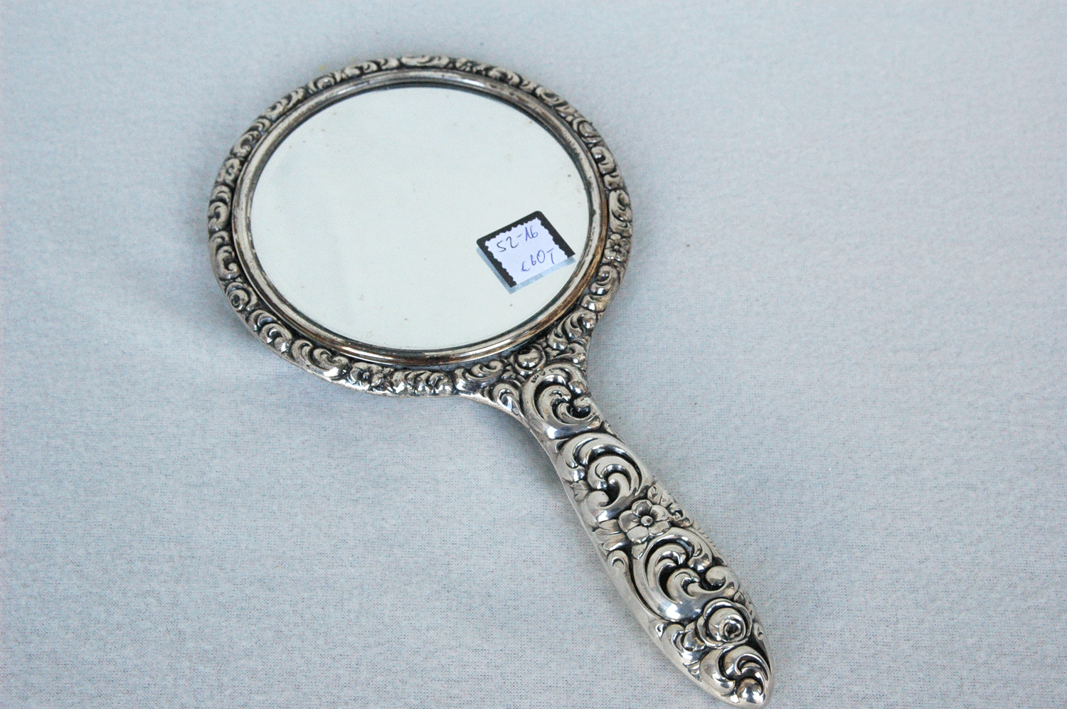 Handspiegel, Rosenornamente, vermutlich 835/- Silber, 25 cm