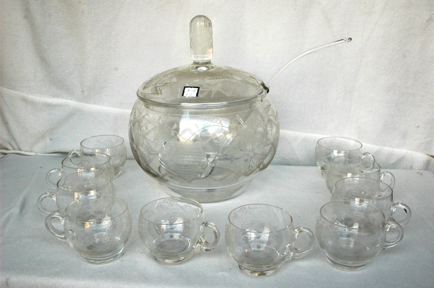 Bowlegefäß, Glas geschliffen, mit 10 Tassen und Glaskelle, kleine Macke