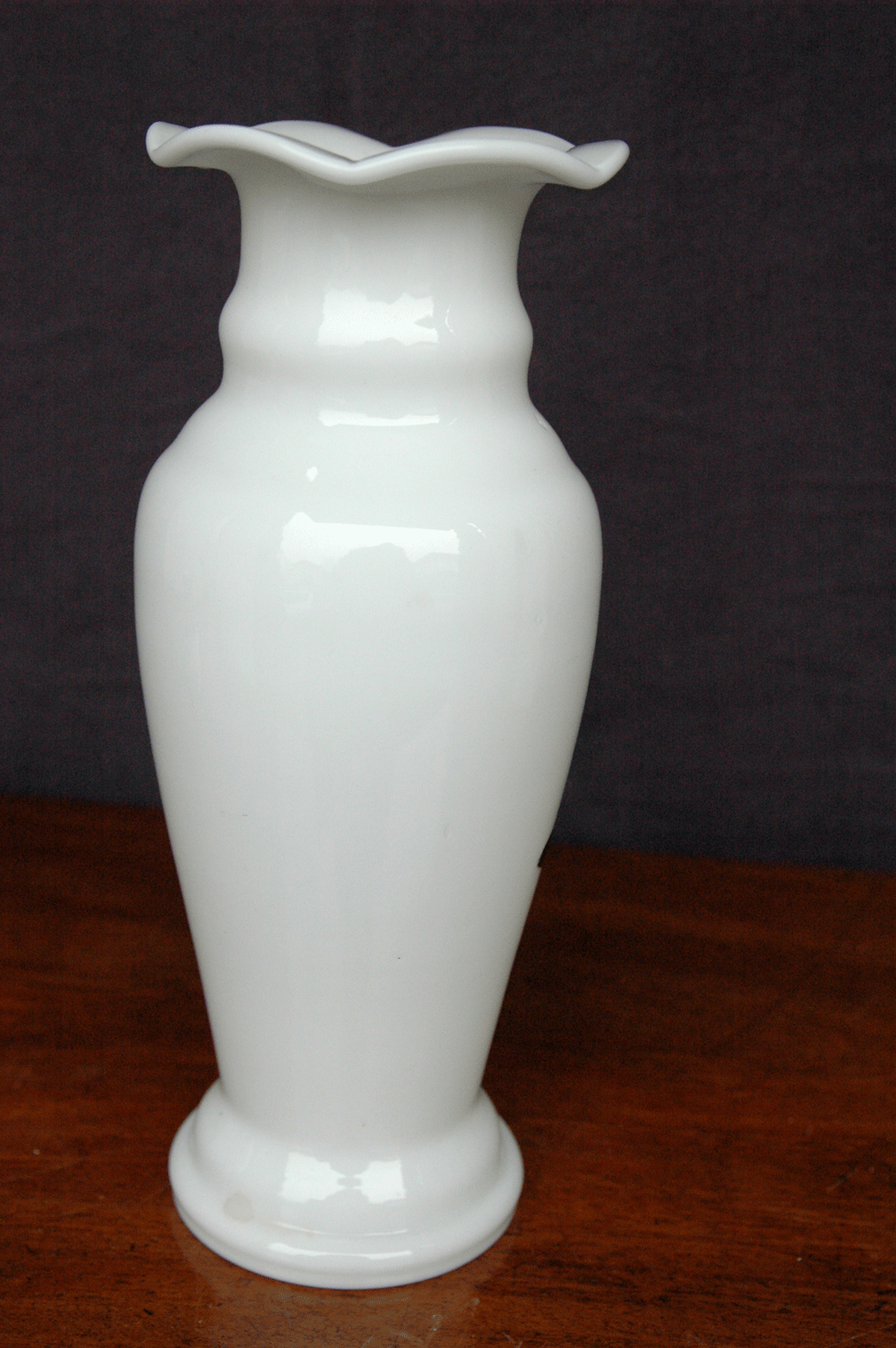 Vase, Milchglas mit Bemalung, Weintrauben und Laub - Bild 3 aus 4