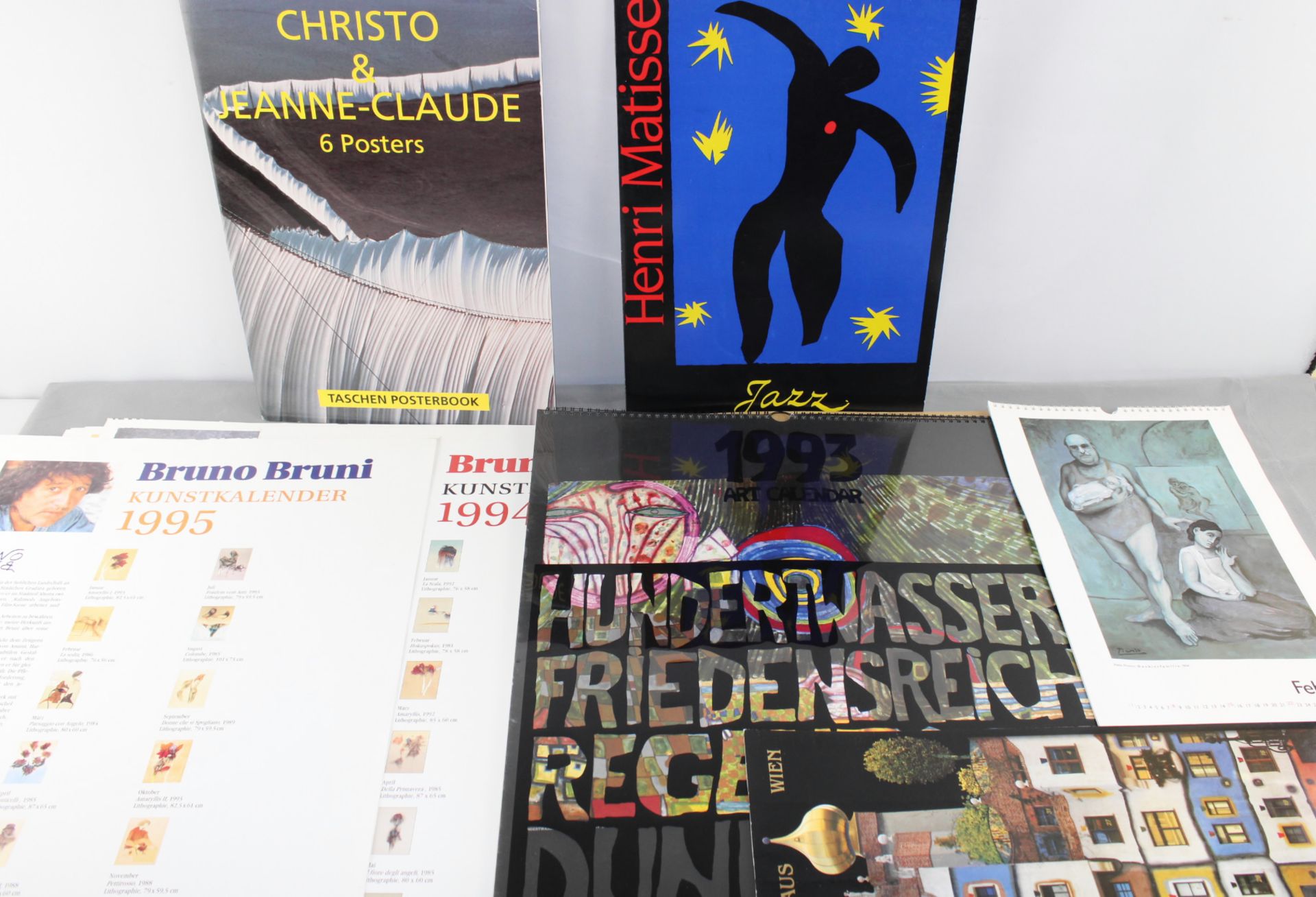 Konvolut aus Kunstkalendern, Posterbooks, Hinterglasbildern berühmter Künstler - Bild 2 aus 2