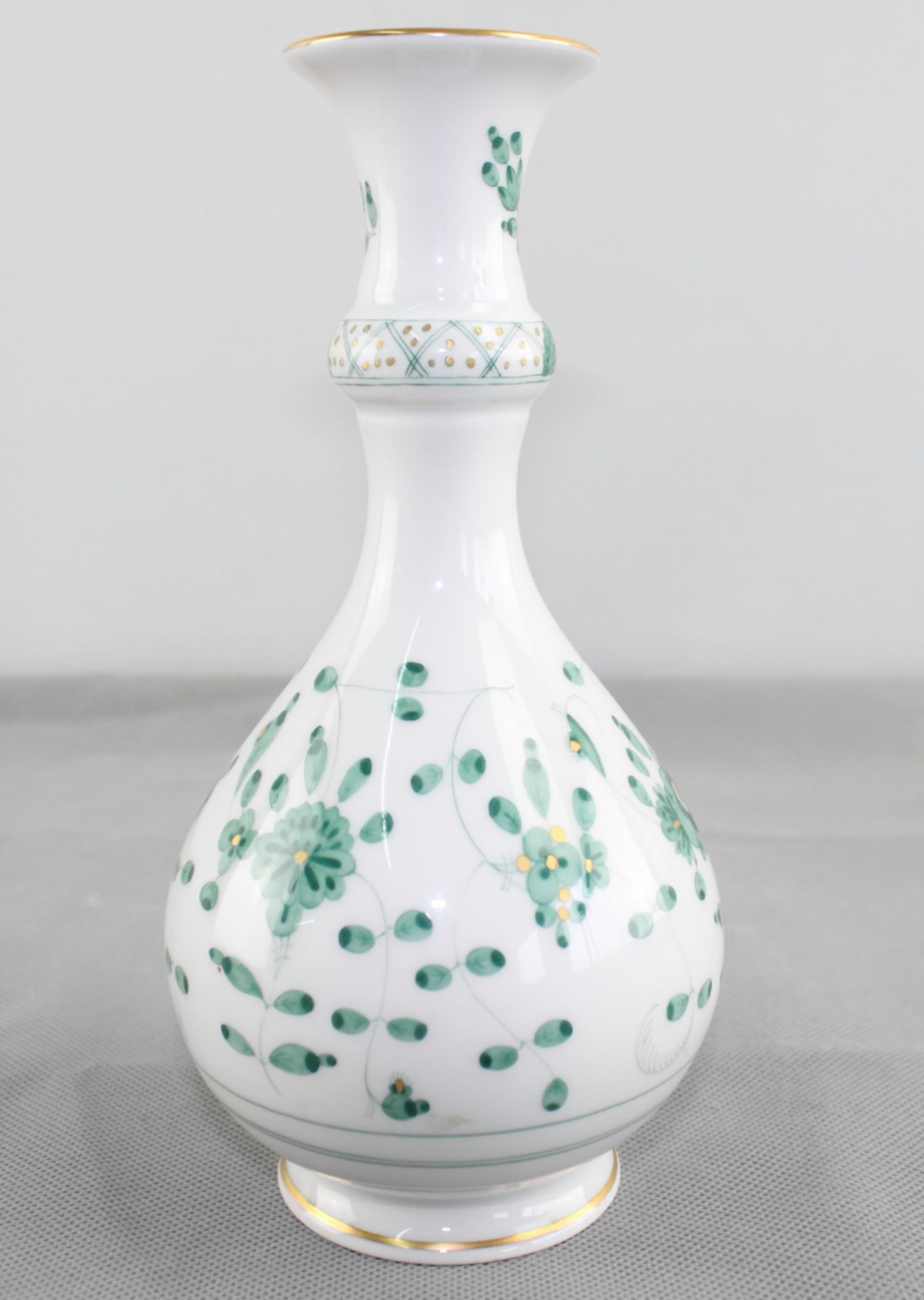 Vase, Meissen, Schwertermarke, 1.Wahl, indisch grünes Blumendekor - Bild 2 aus 2