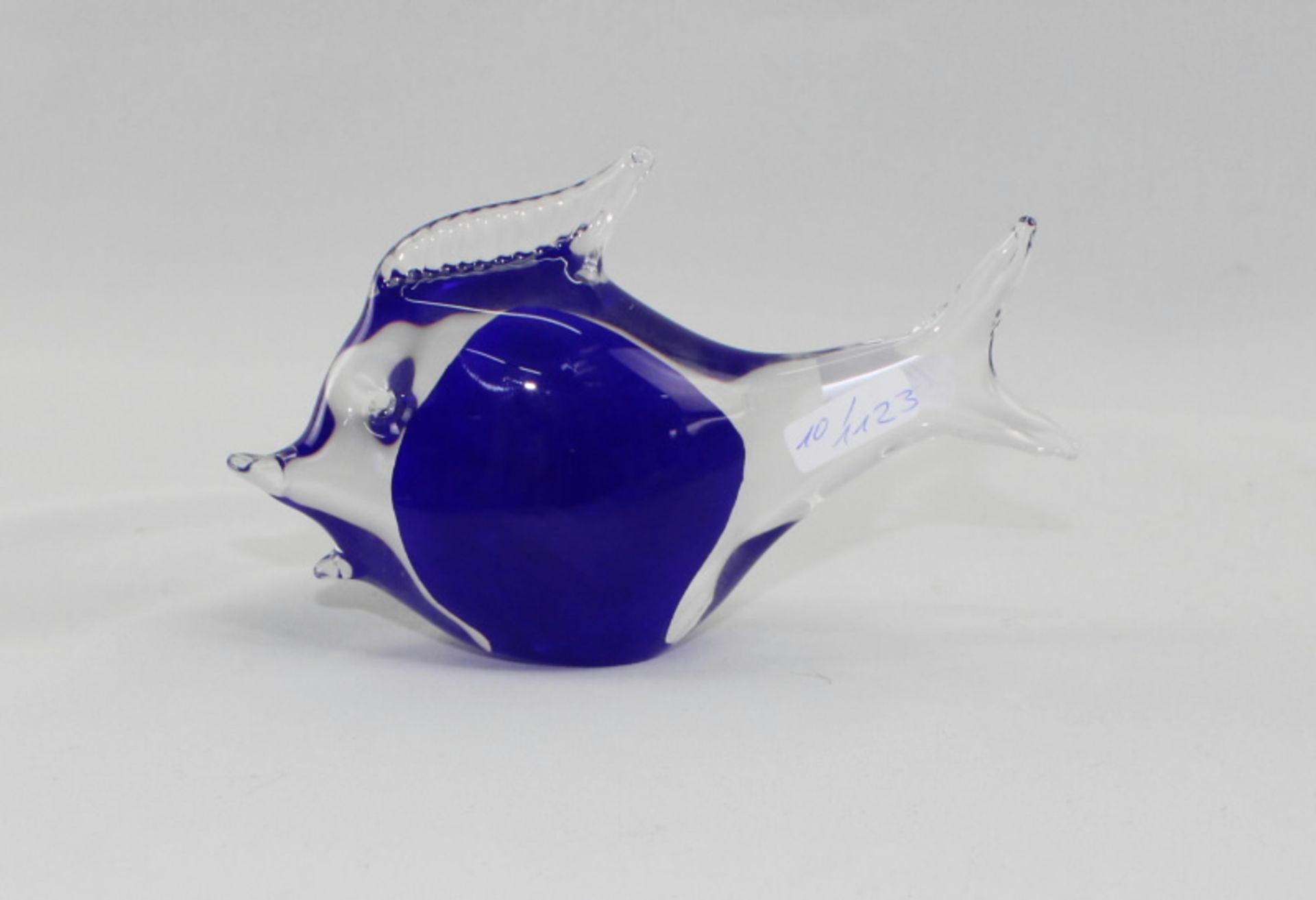 Murano Glasfisch mit azurblauen Einschmelzungen, H:10 cm, L: 16 cm