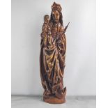 Madonna mit Kind, Massivholz halbrund geschnitzt