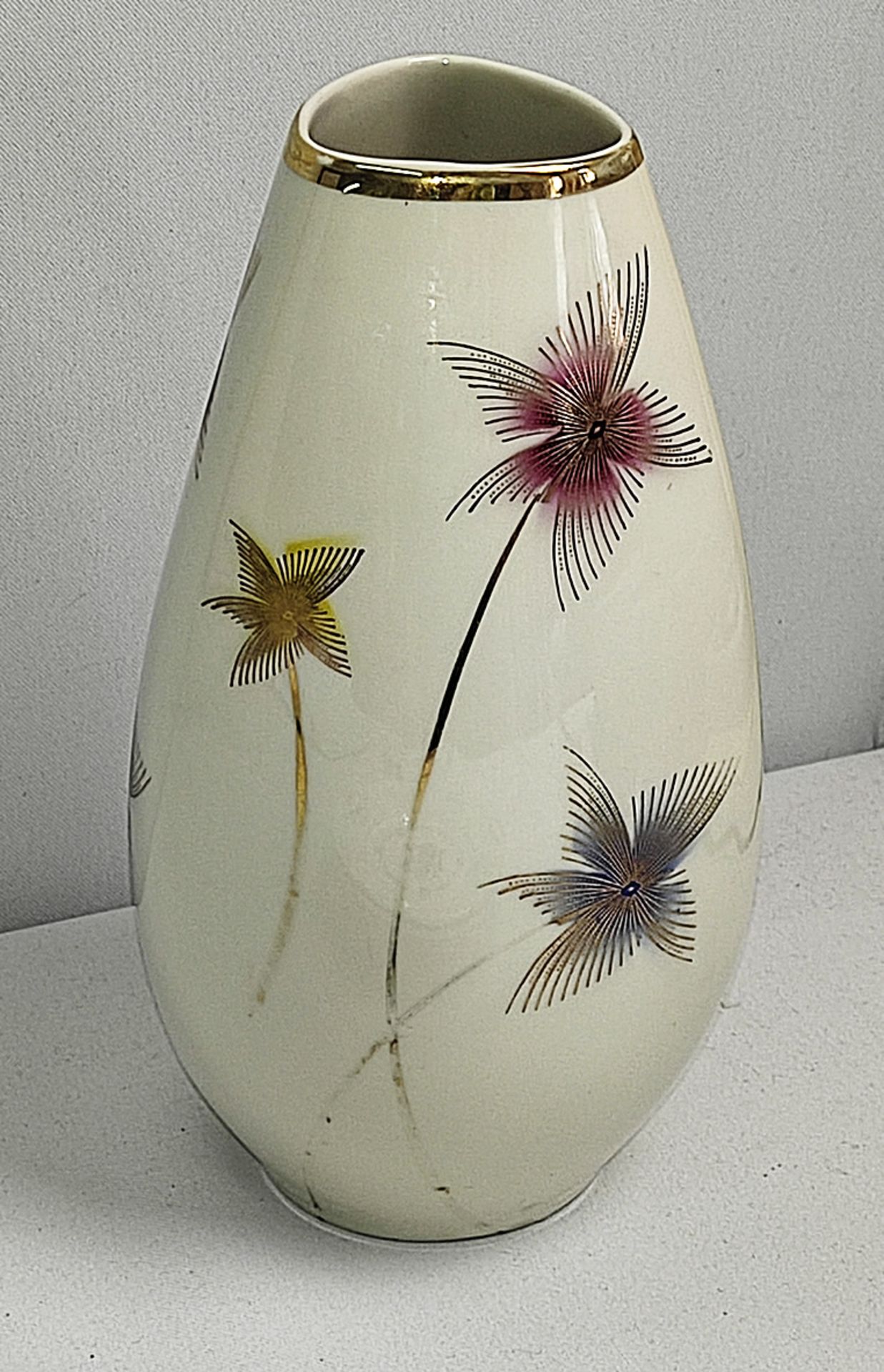 Vase Oscar Schaller Blumendekor mit Goldstaffage