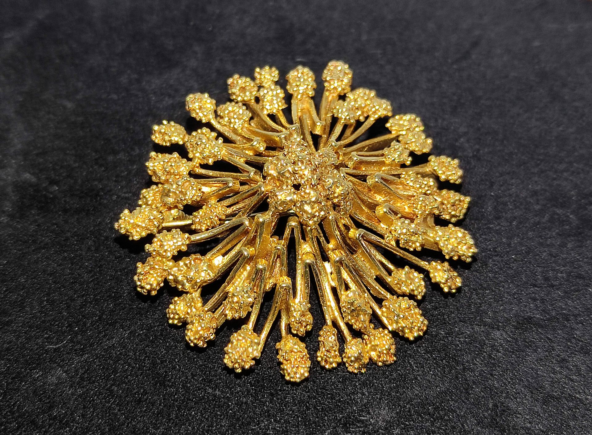 Brosche "Pusteblume" Gelbgold 585, 12,5 g, Ø 35 mm