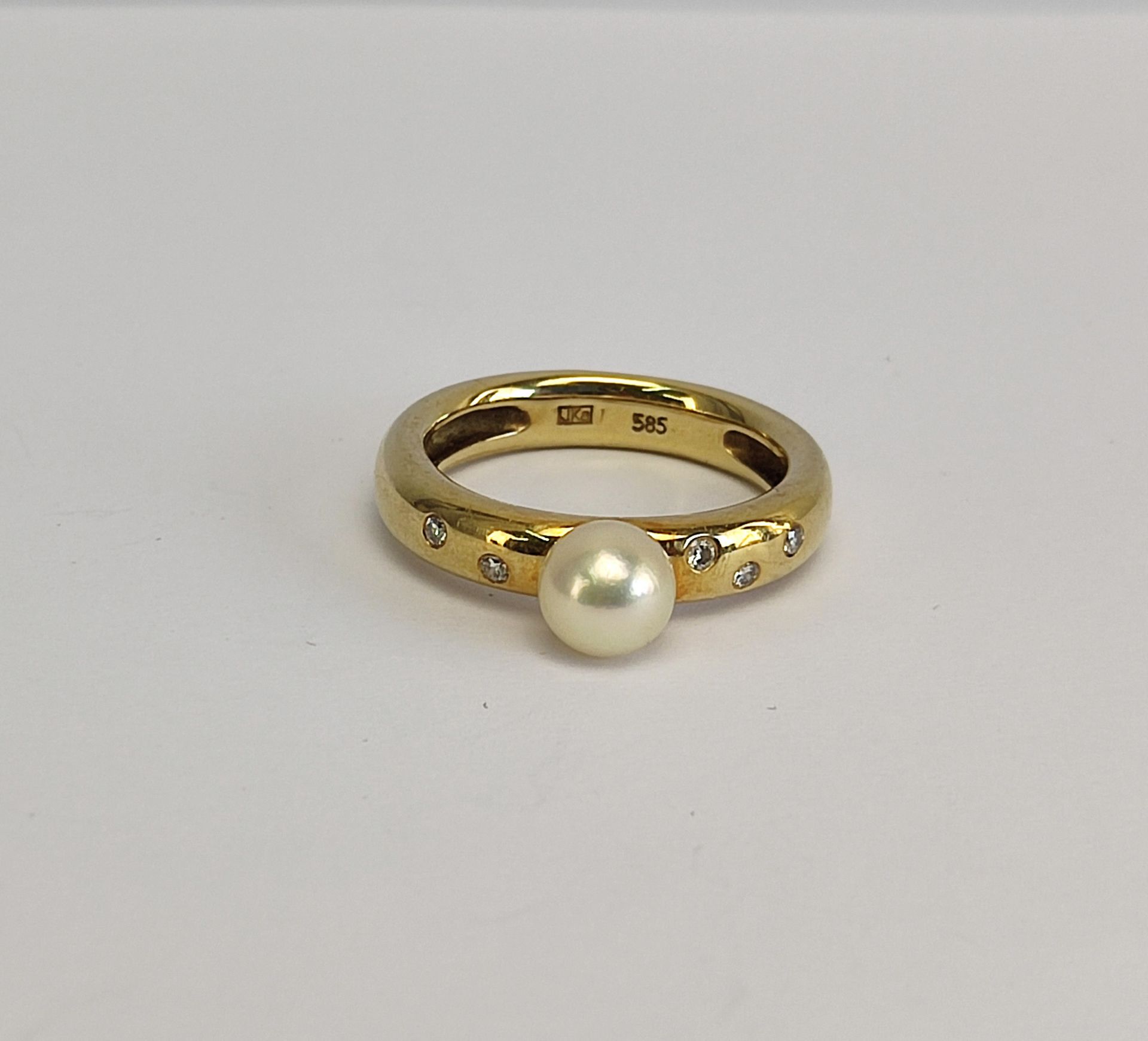 Ring 585 Gelbgold mit gewachsener Perle und Brillanten