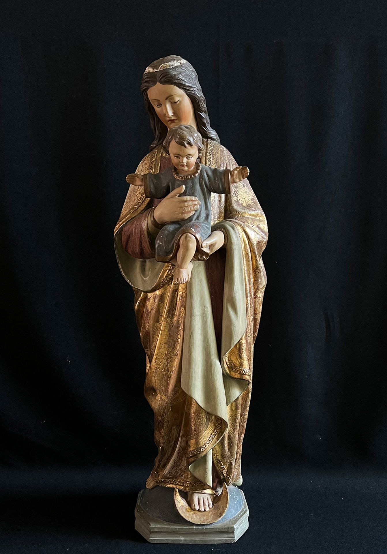 Madonna, 19. Jh., Holz, farbig gefasst, Fassung teils erneuert, Krone fehlt, H. 75 cm