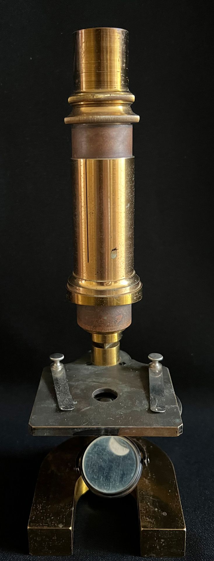 Messing-Mikroskop "E. Leitz, Wetzlar" im Holzkasten, um 1900. Signiert auf Hufeisenfuß, Serien-Nr. - Image 5 of 11