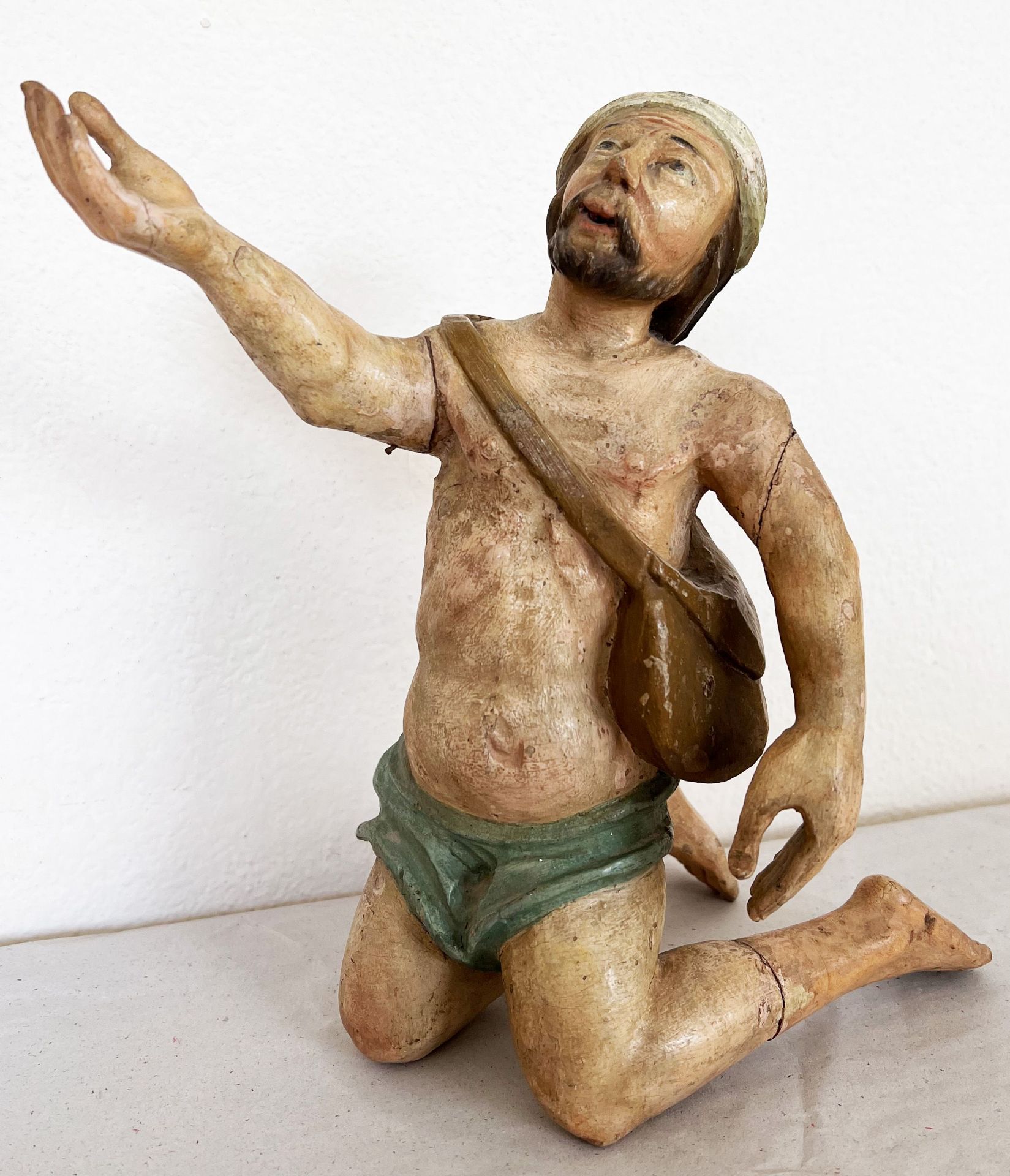 Bettler mit erhobenem Arm, Almosen erbittend/ Beggar asking for alms. Süddeutsch, 18. Jh., Holz,