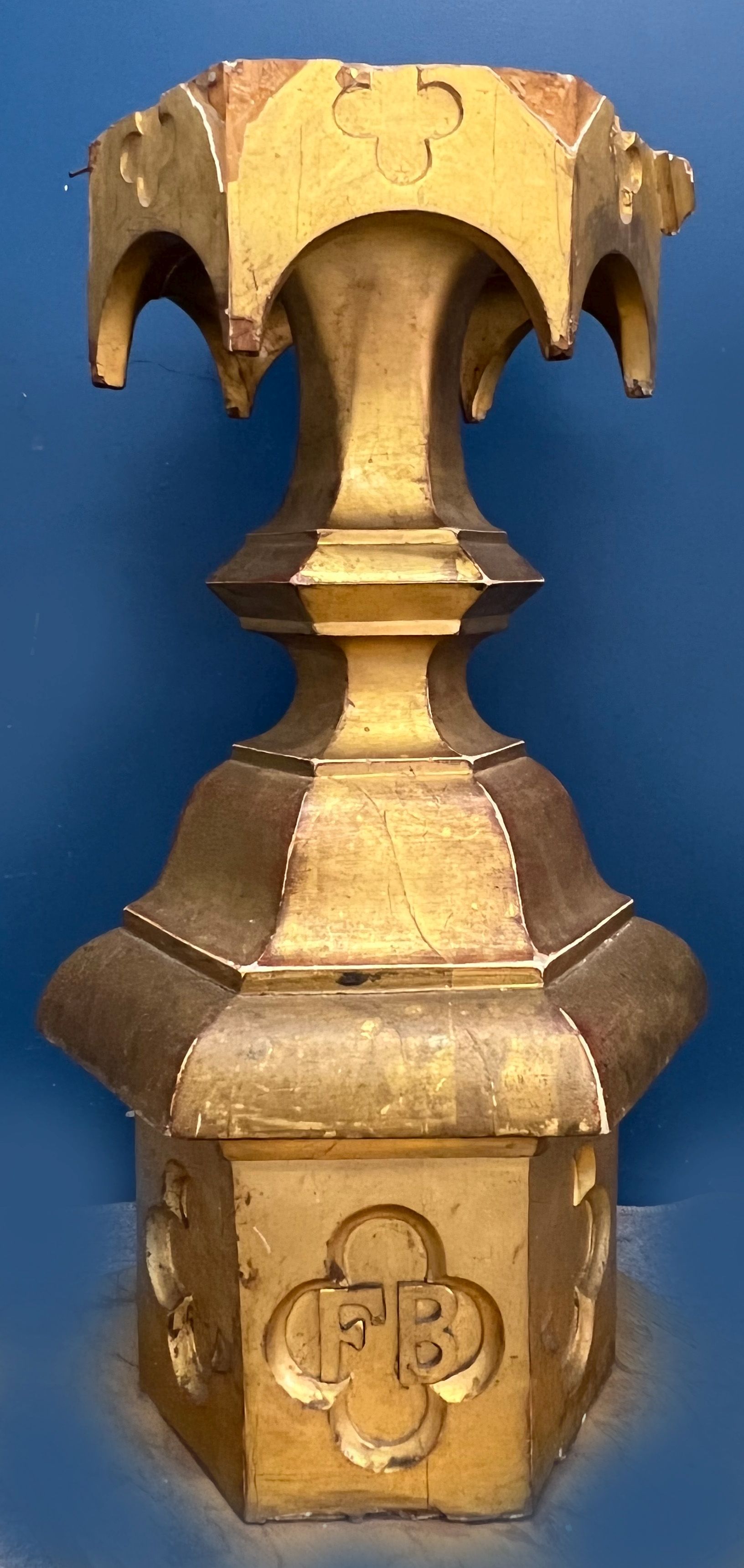 Hoher Sockel/ High pedestal. Um 1900, Holz, vergoldet, best. und rest. H. 51 cm - Image 2 of 3