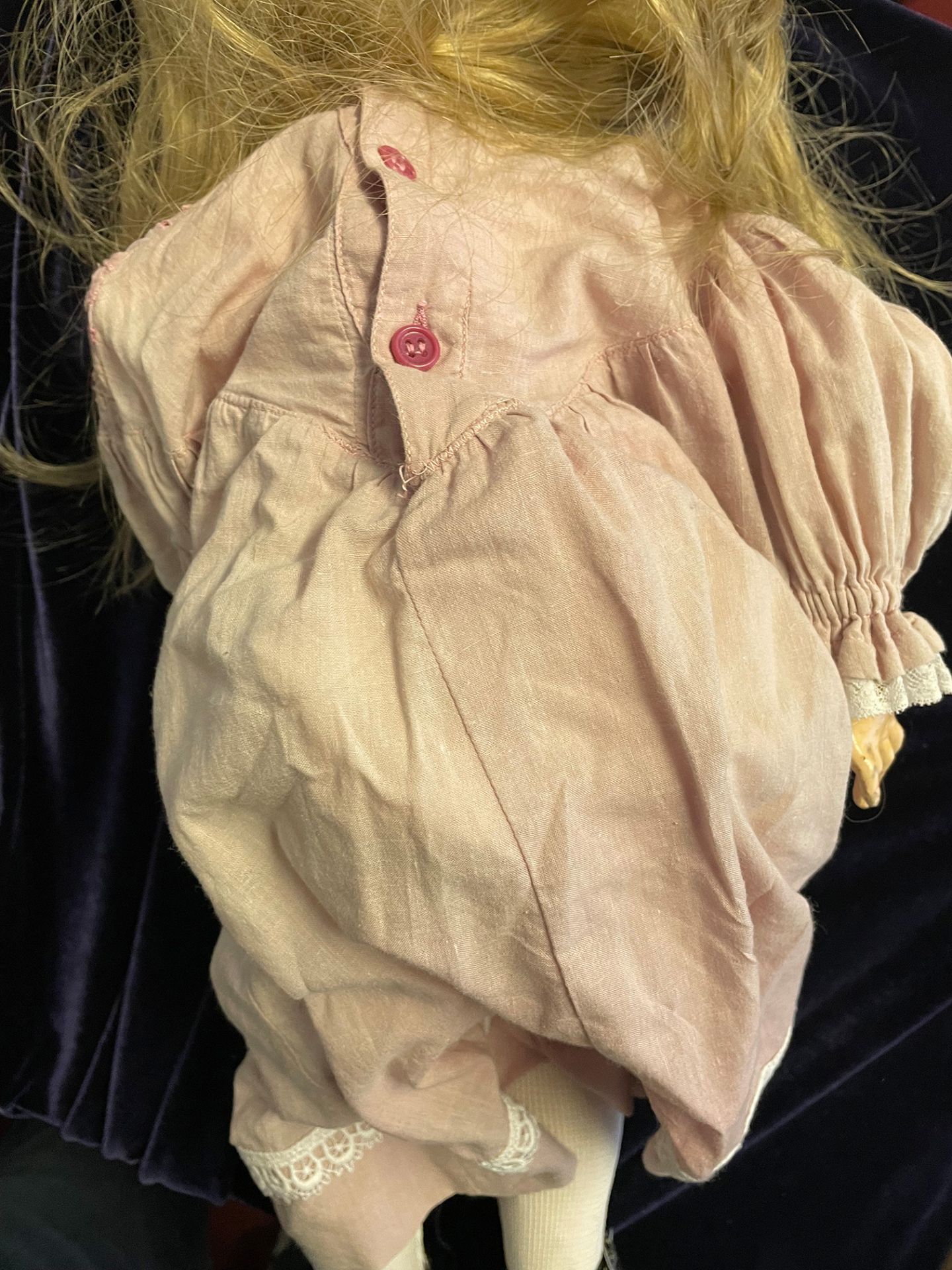 Großes blondes Puppenmädchen, gemarkt "Simon & Halbig K R". Kämmer & Reinhardt. Biskuitporzellan, - Bild 5 aus 8