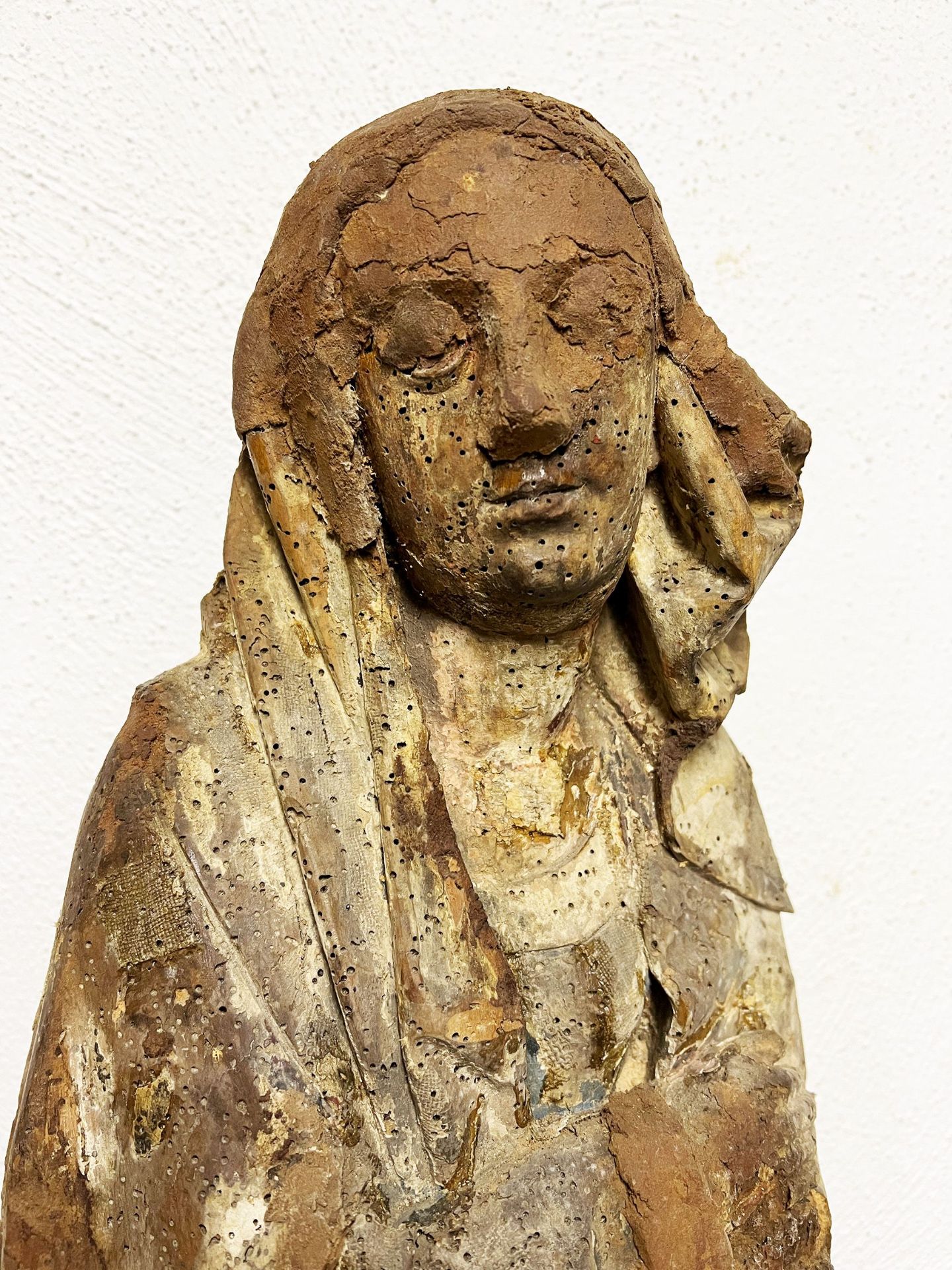 Gotische Maria/ Gothic Mother of God. 16. Jh., Holz, provisorisch ergänzt (Gesicht, Falten etc.), - Image 3 of 7