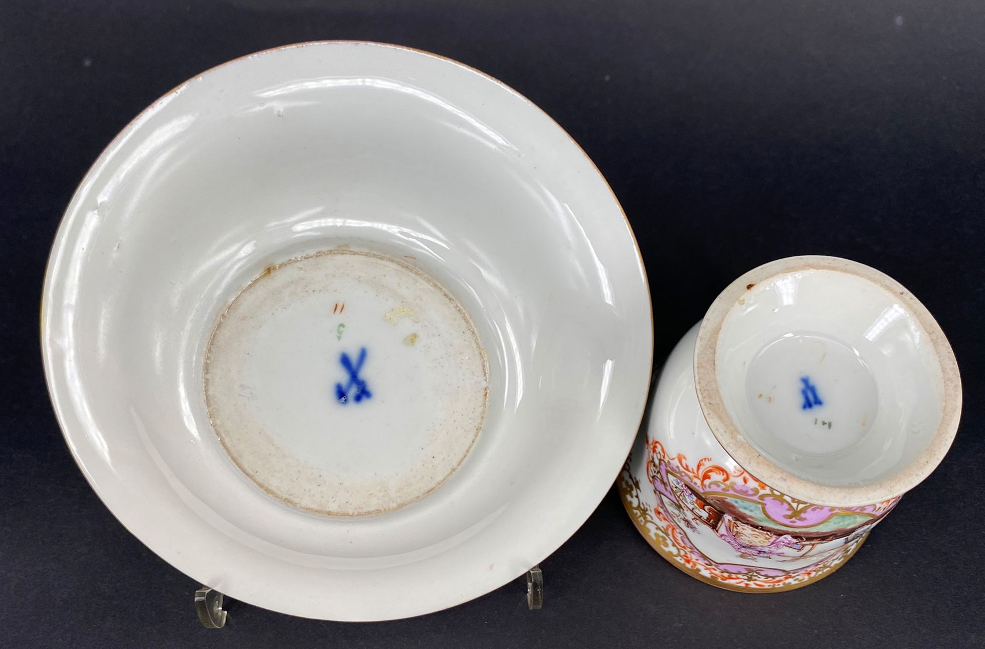 Meissen, Schokoladentasse und Unterschale mit Hoeroldt-Chinoiserien, an der Schauseite der Tasse - Bild 2 aus 7