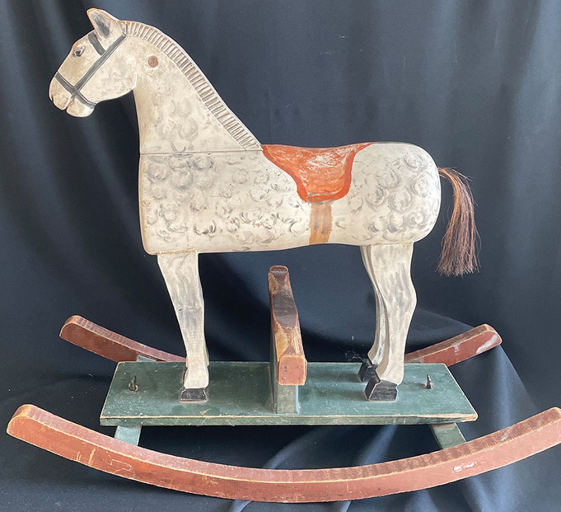 Schaukelpferd, Holz, bemalt, Schweif aus Rosshaar; Rocking horse, wood, painted, horsehair tail, - Image 2 of 4