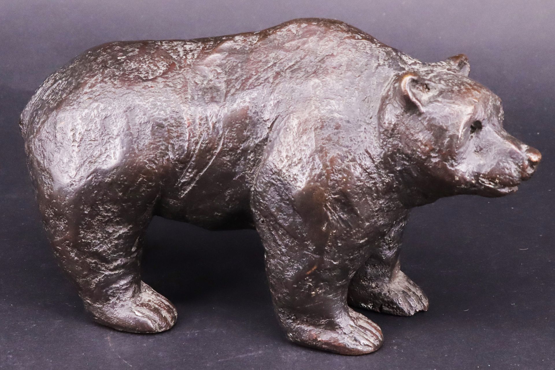 Bär, Bronze. Würzburg, um 1990, Ka Sal, 12 x 21 x 9,5 cm / Bear, bronze. Würzburg, around 1900, Ka