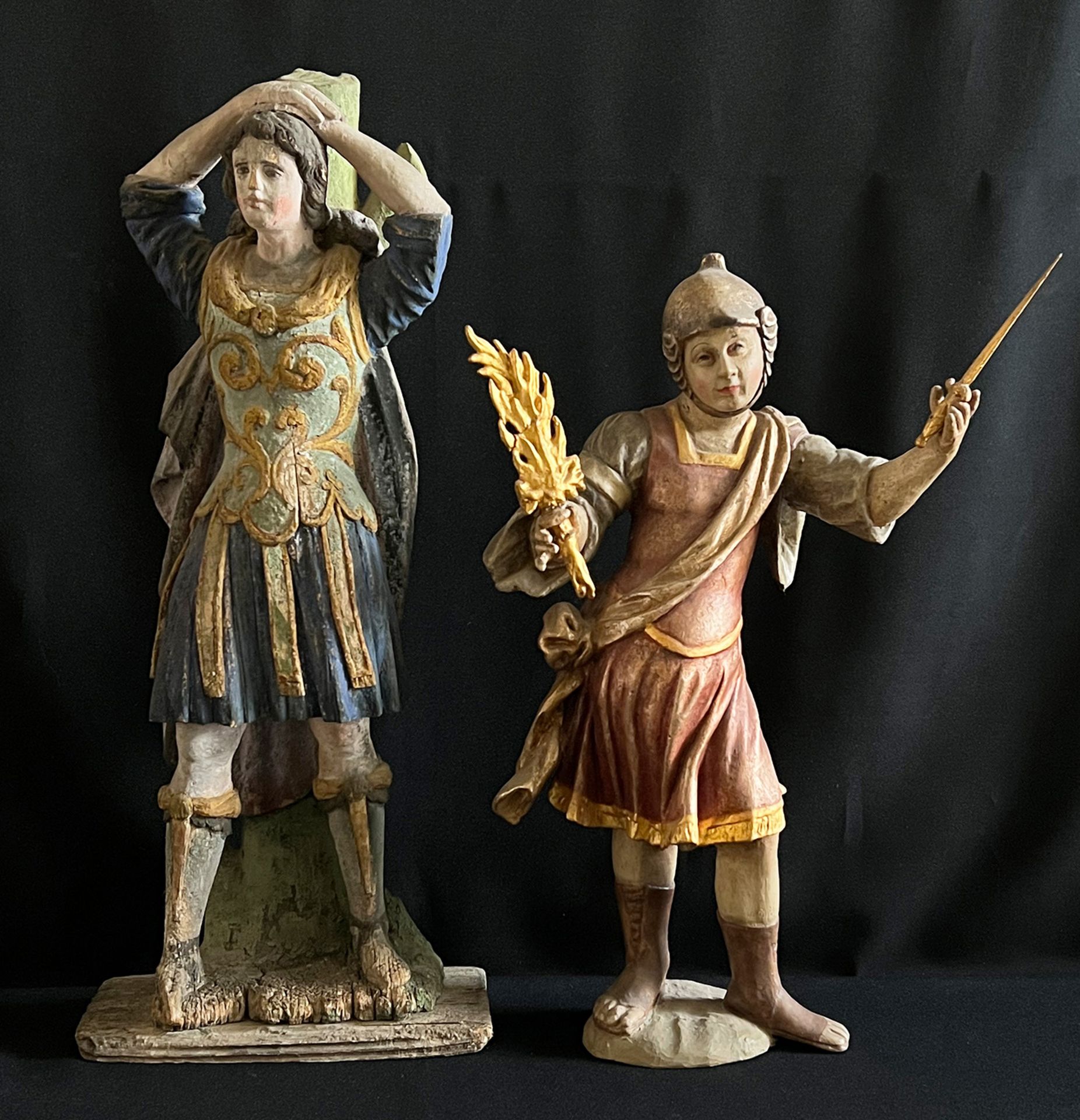 2 Figuren von römischen Soldaten, Holz, farbig gefasst/ two figures of Roman soldiers, wood,
