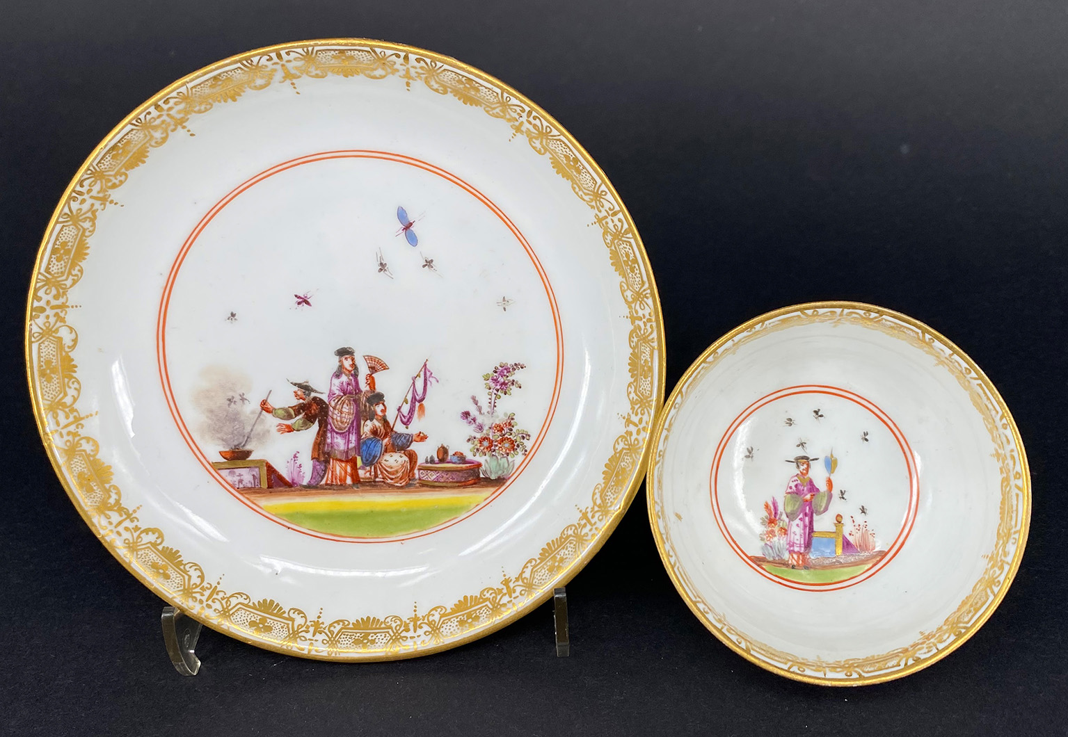 Meissen, Koppchen und Unterschale mit Hoeroldt-Chinoiserien, um 1735/40, um die Wandung, in Fond und - Image 5 of 6