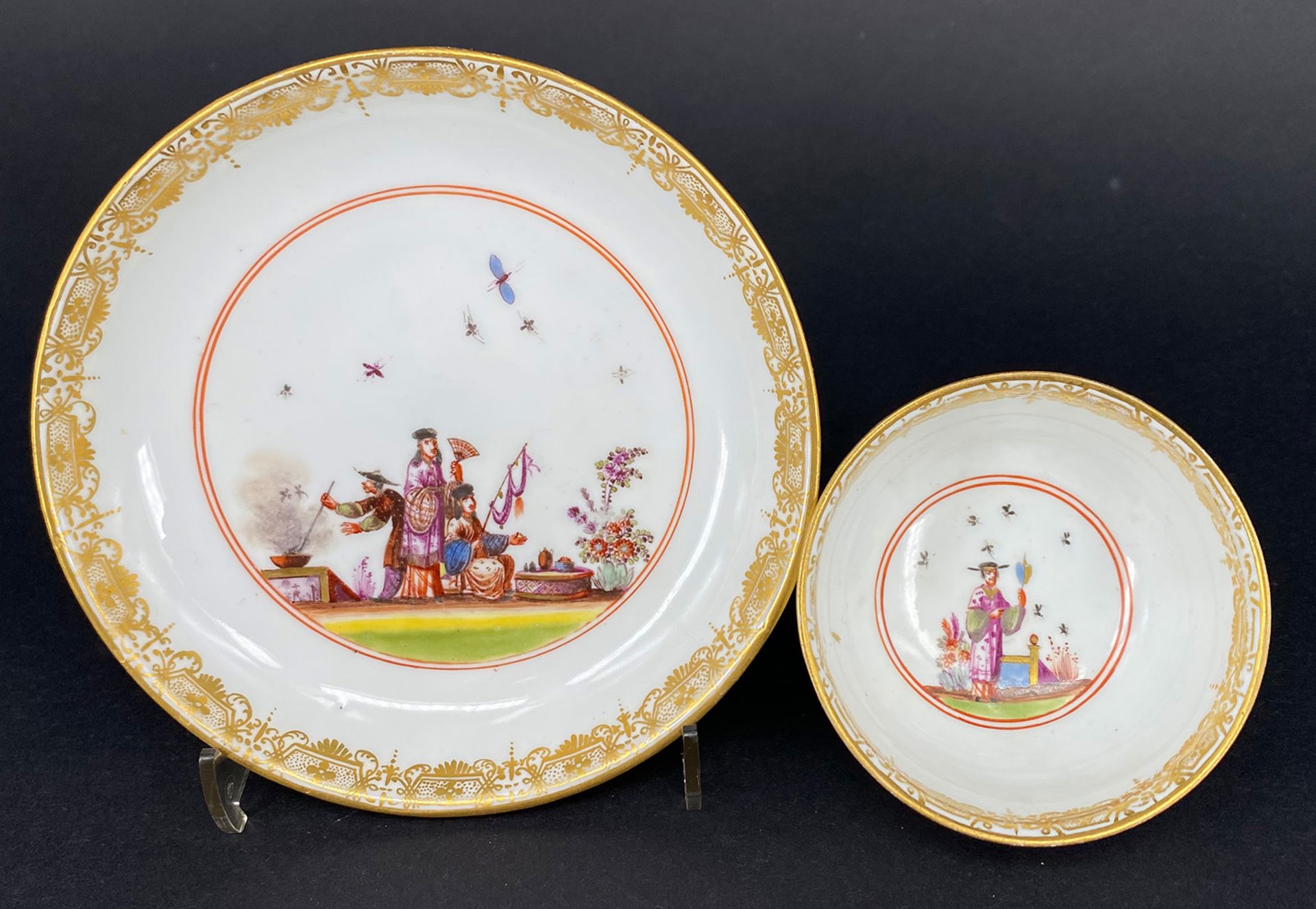 Meissen, Koppchen und Unterschale mit Hoeroldt-Chinoiserien, um 1735/40, um die Wandung, in Fond und - Bild 5 aus 6