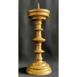 Scheibenleuchter / brass candle holder. 18./19. Jh. oder früher, Messingbronze, H. 38 cm