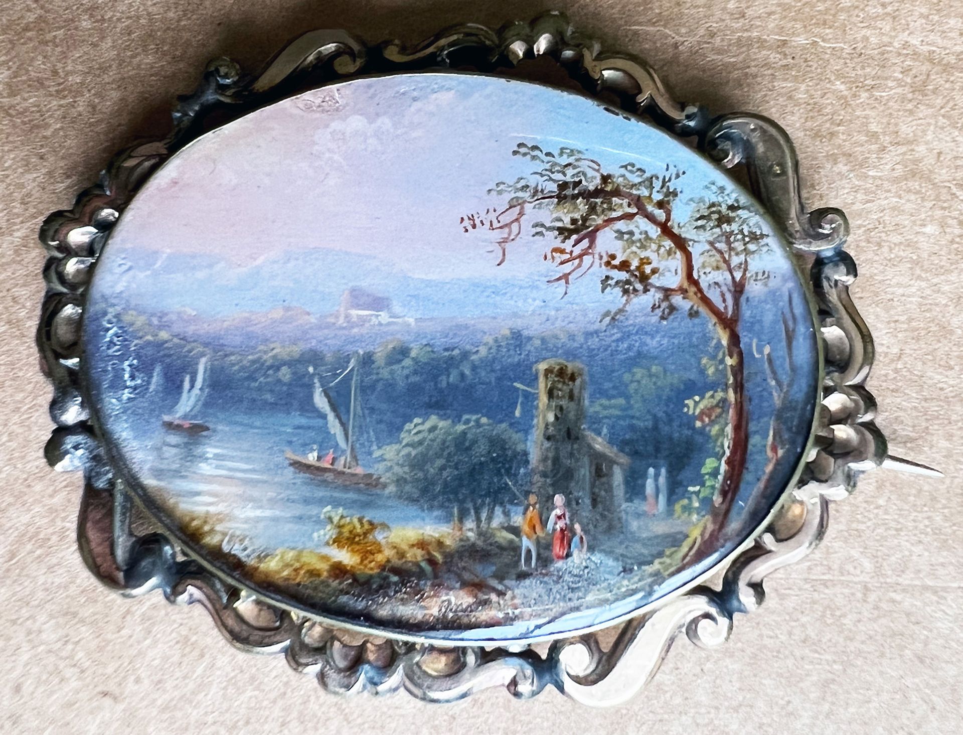Konvolut mit drei Miniaturen: Blick auf einen See mit Schiffen sowie bewaldeter Uferzone, - Bild 5 aus 7